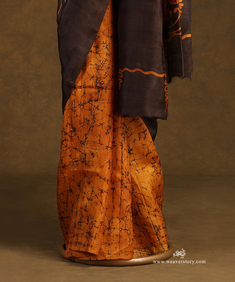 Mustard_And_Brown_Handloom_Pure_Mulbery_Silk_Hand_Batik_Saree_WeaverStory_03