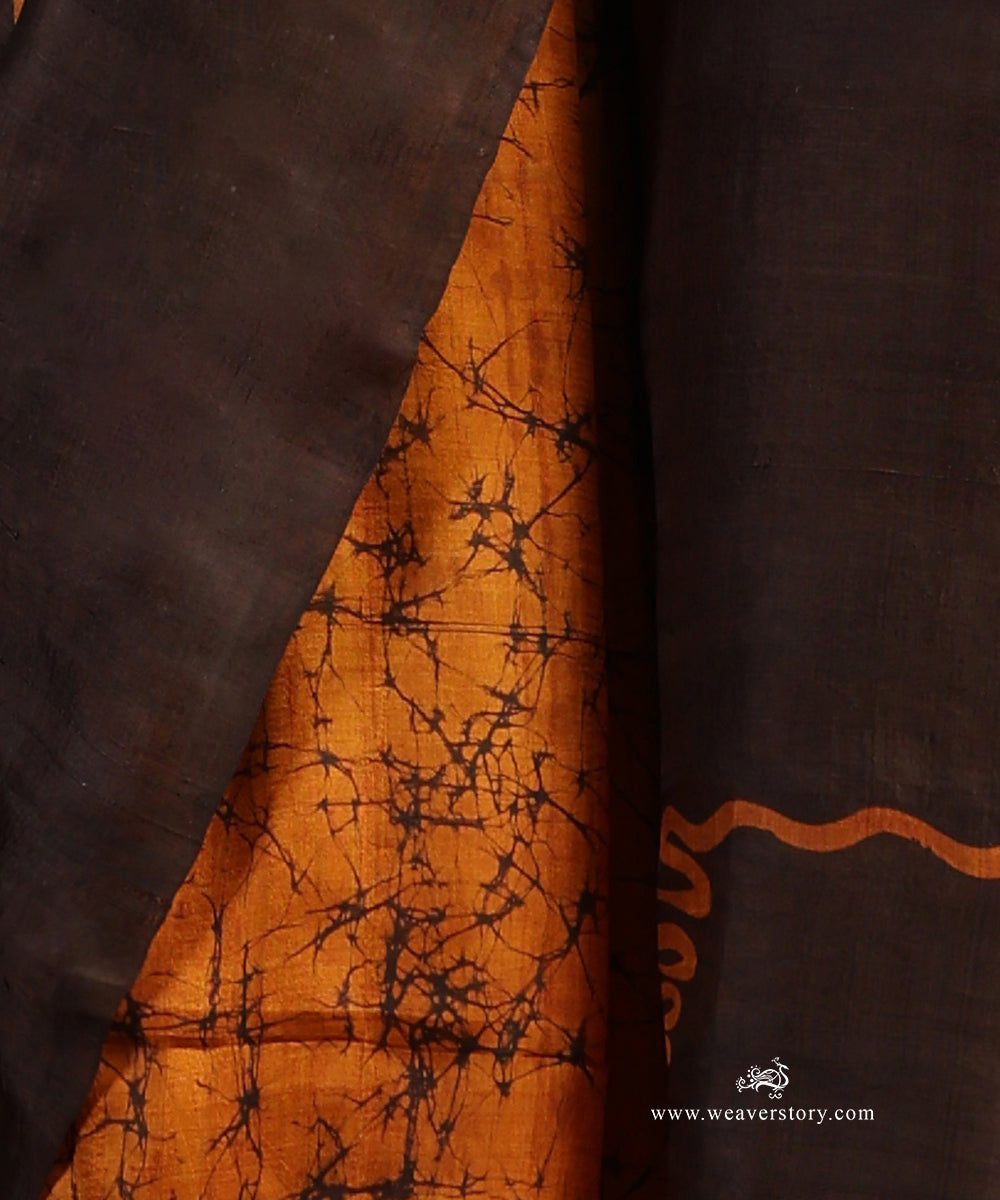 Mustard_And_Brown_Handloom_Pure_Mulbery_Silk_Hand_Batik_Saree_WeaverStory_04