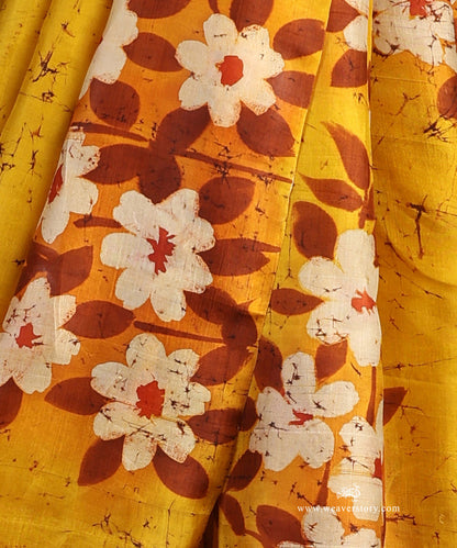 Yellow_Handloom_Pure_Mulbery_Silk_Hand_Batik_Saree_With_Flower_Motif_WeaverStory_04