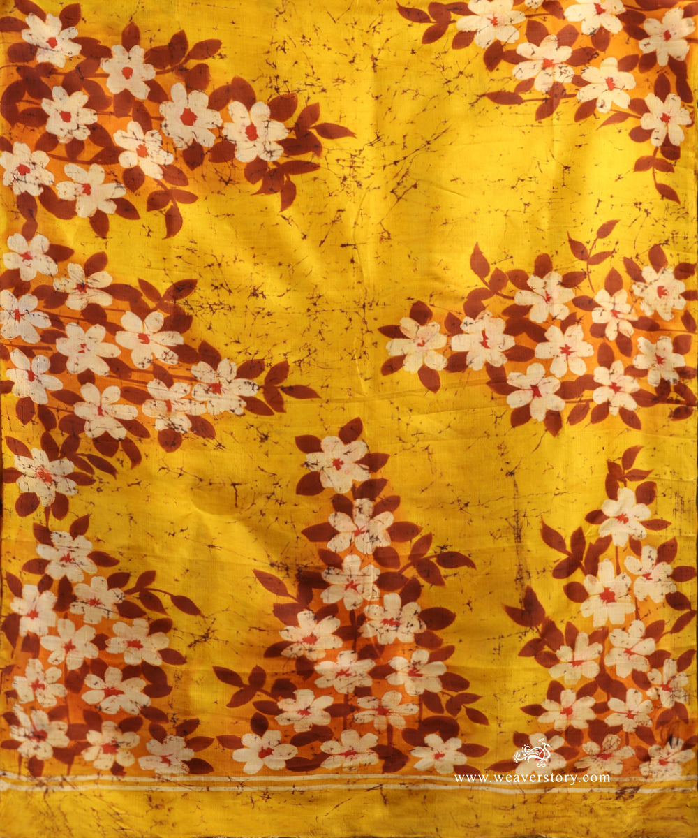 Yellow_Handloom_Pure_Mulbery_Silk_Hand_Batik_Saree_With_Flower_Motif_WeaverStory_05