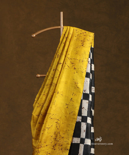 Handloom_Beige_And_Lemon_Yellow_Pure_Mulbery_Silk_Hand_Batik_Saree_WeaverStory_02