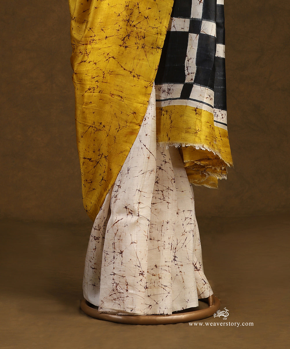 Handloom_Beige_And_Lemon_Yellow_Pure_Mulbery_Silk_Hand_Batik_Saree_WeaverStory_03