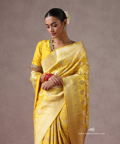 Handloom_Yellow_Pure_Katan_Silk_Banarasi_Saree_With_Cutwork_Floral_Jaal_WeaverStory_01