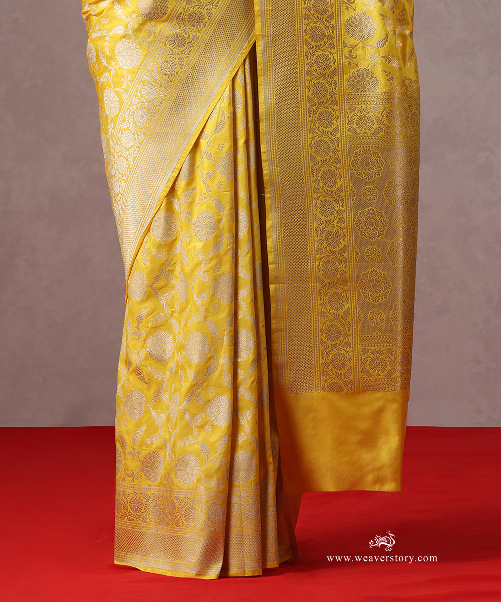 Handloom_Yellow_Pure_Katan_Silk_Banarasi_Saree_With_Cutwork_Floral_Jaal_WeaverStory_04