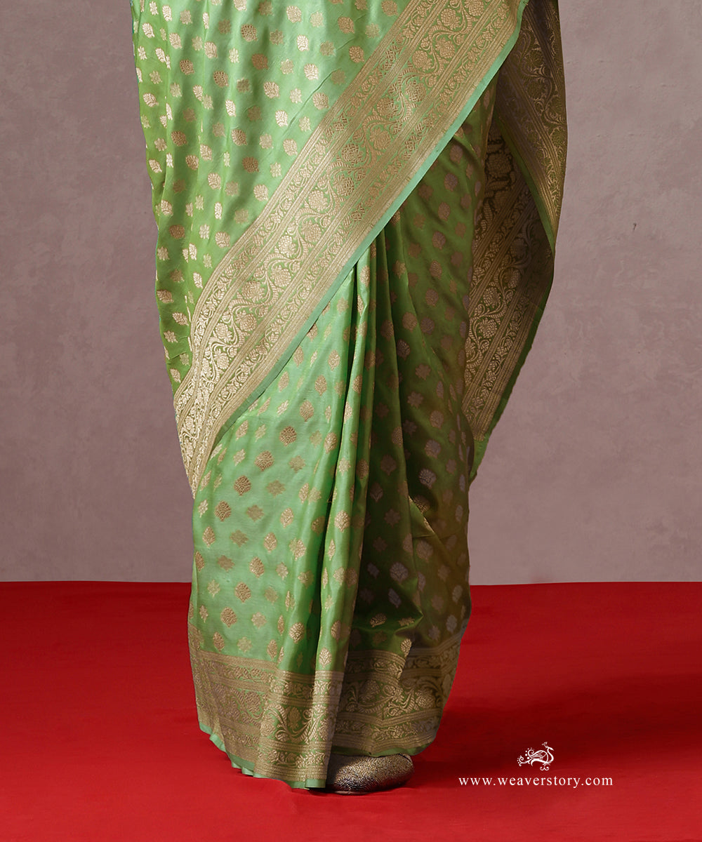 Lemon_Handloom_Green_Pure_Katan_Silk_Banarasi_Saree_With_Cutwork_Floral_Boota_WeaverStory_04