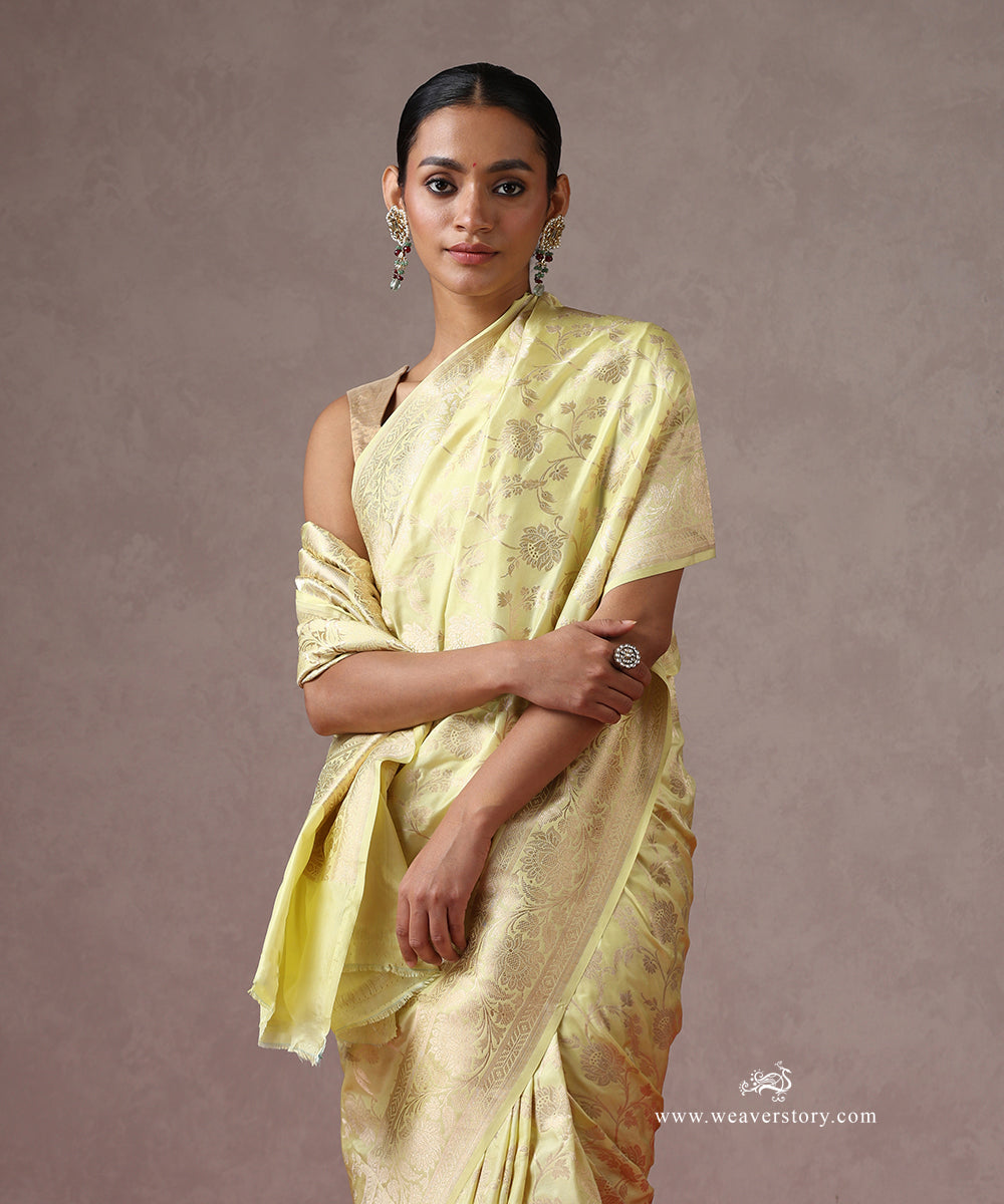 Handloom_Lemon_Yellow_Pure_Katan_Silk_Banarasi_Saree_With_Cutwork_Lotus_Jaal_WeaverStory_01