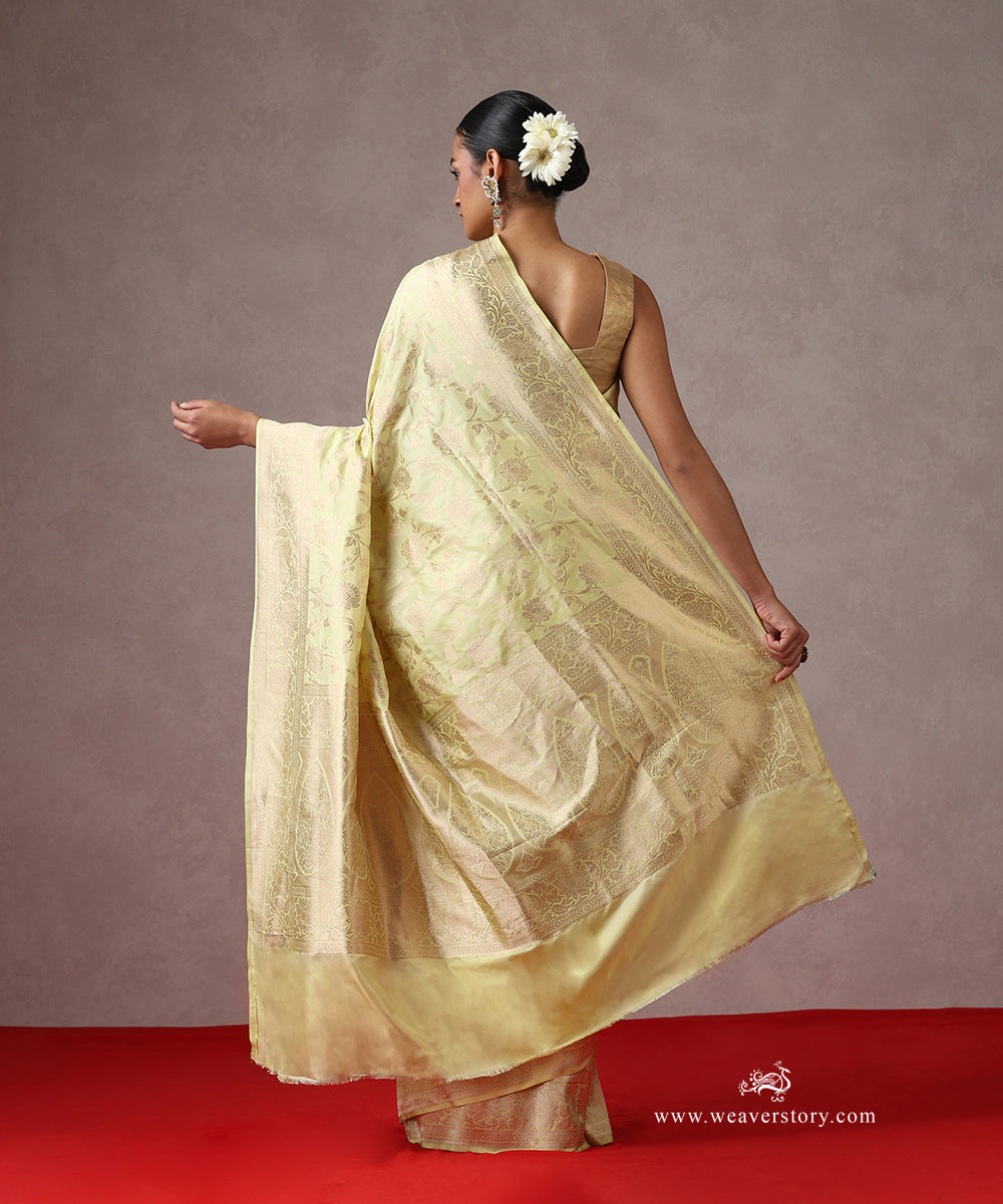 Handloom_Lemon_Yellow_Pure_Katan_Silk_Banarasi_Saree_With_Cutwork_Lotus_Jaal_WeaverStory_03