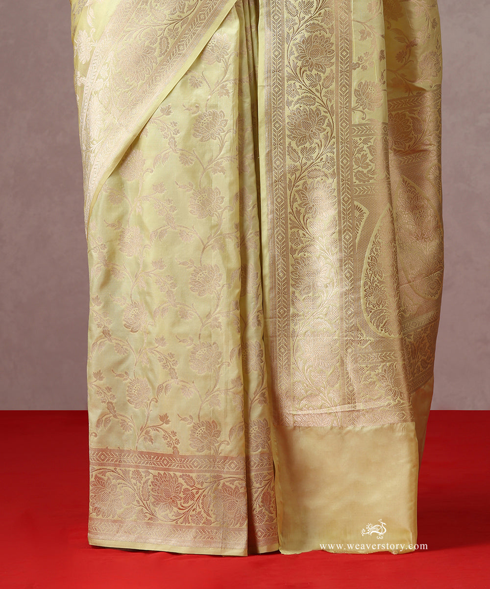 Handloom_Lemon_Yellow_Pure_Katan_Silk_Banarasi_Saree_With_Cutwork_Lotus_Jaal_WeaverStory_04