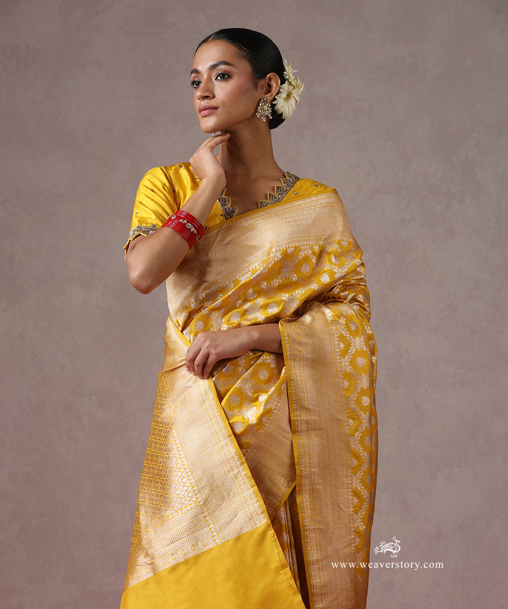 Handloom_Yellow_Pure_Katan_Silk_Banarasi_Saree_With_Cutwork_Diamond_Shape_Floral_Jaal_WeaverStory_01