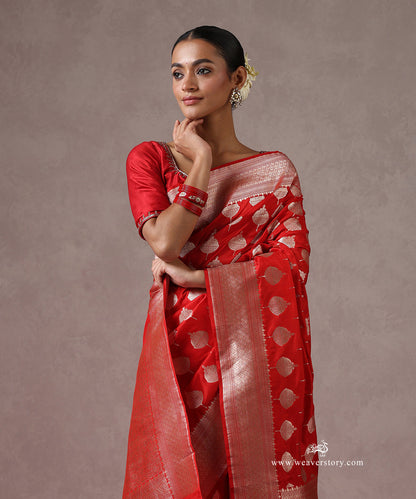 Red_Handloom_Pure_Katan_Silk_Banarasi_Saree_With_Cutwork_Floral_Boota_WeaverStory_01