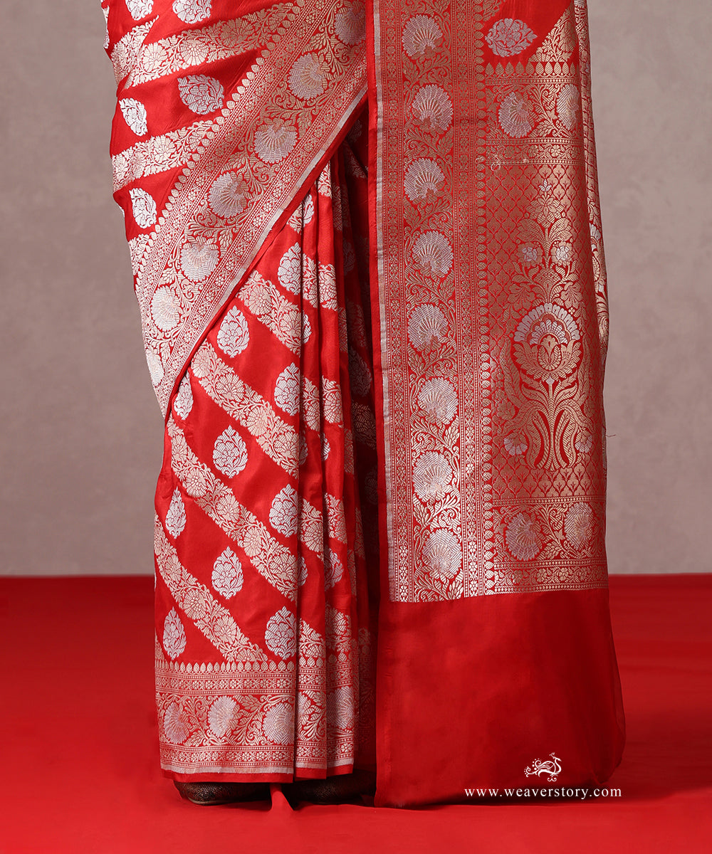 Handloom_Red_Pure_Katan_Silk_Banarasi_Saree_With_Sona_Rupa_Zari_Jaal_And_Aari_Jaal_WeaverStory_04