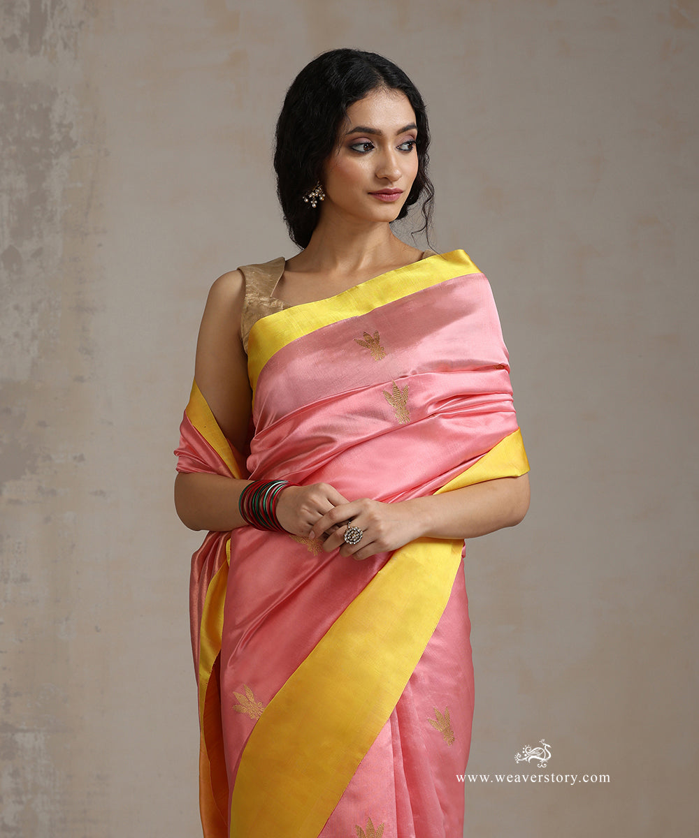 Handloom_Light_Pink_Pure_Silk_Chanderi_Saree_With_Flower_Boota_And_Yellow_Mashroo_Border_WeaverStory_01