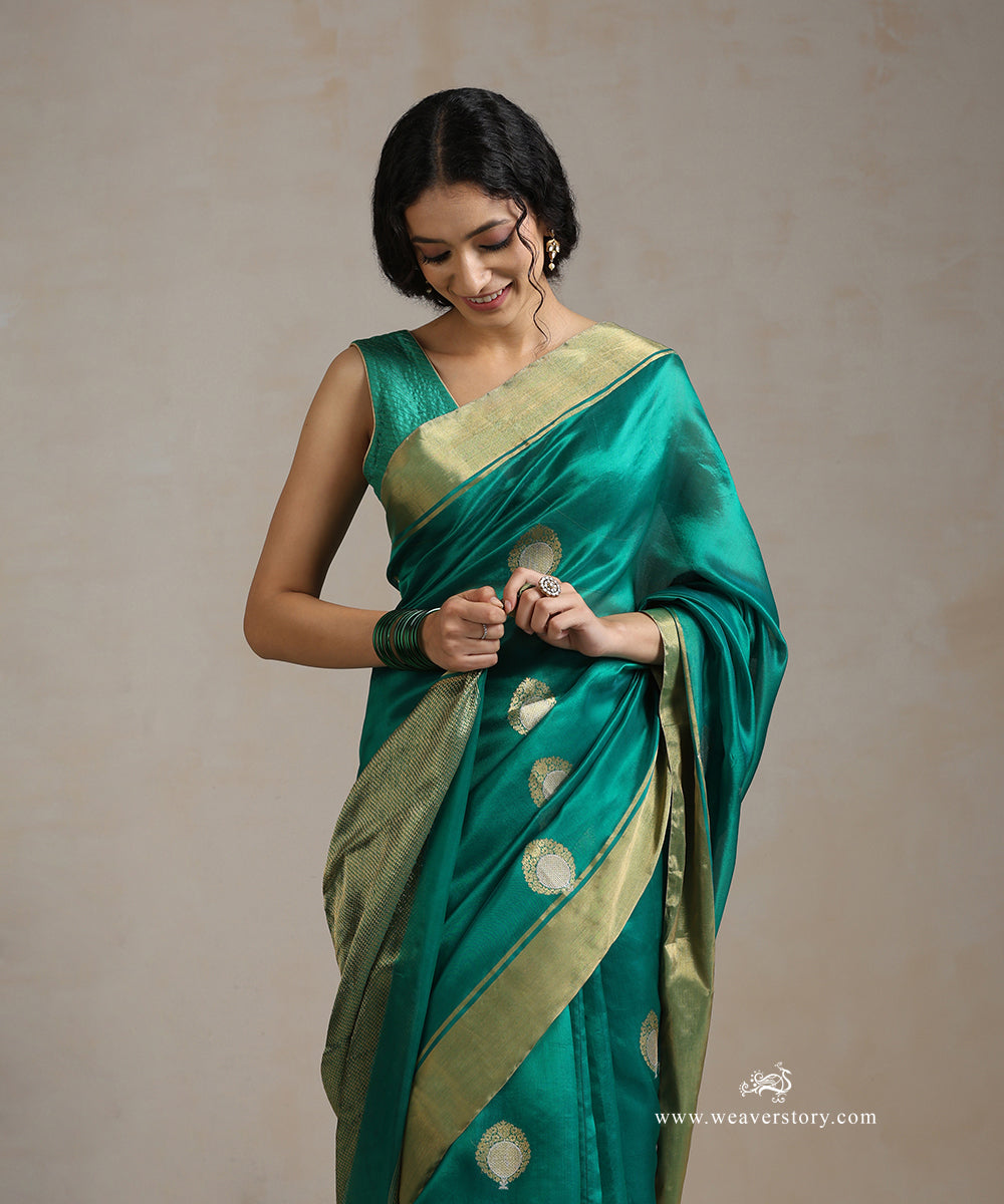 Green_Handloom_Silk_Chanderi_Morpankhi_Motif_Saree_With_Gold_Border_WeaverStory_01