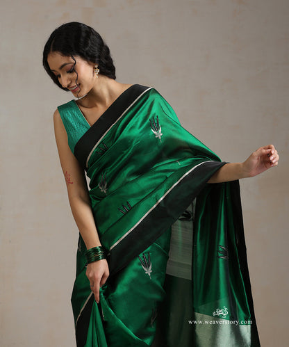 Handloom_Green_Pure_Silk_Chanderi_Saree_With_Corn_Motif_And_Black_Border_WeaverStory_01