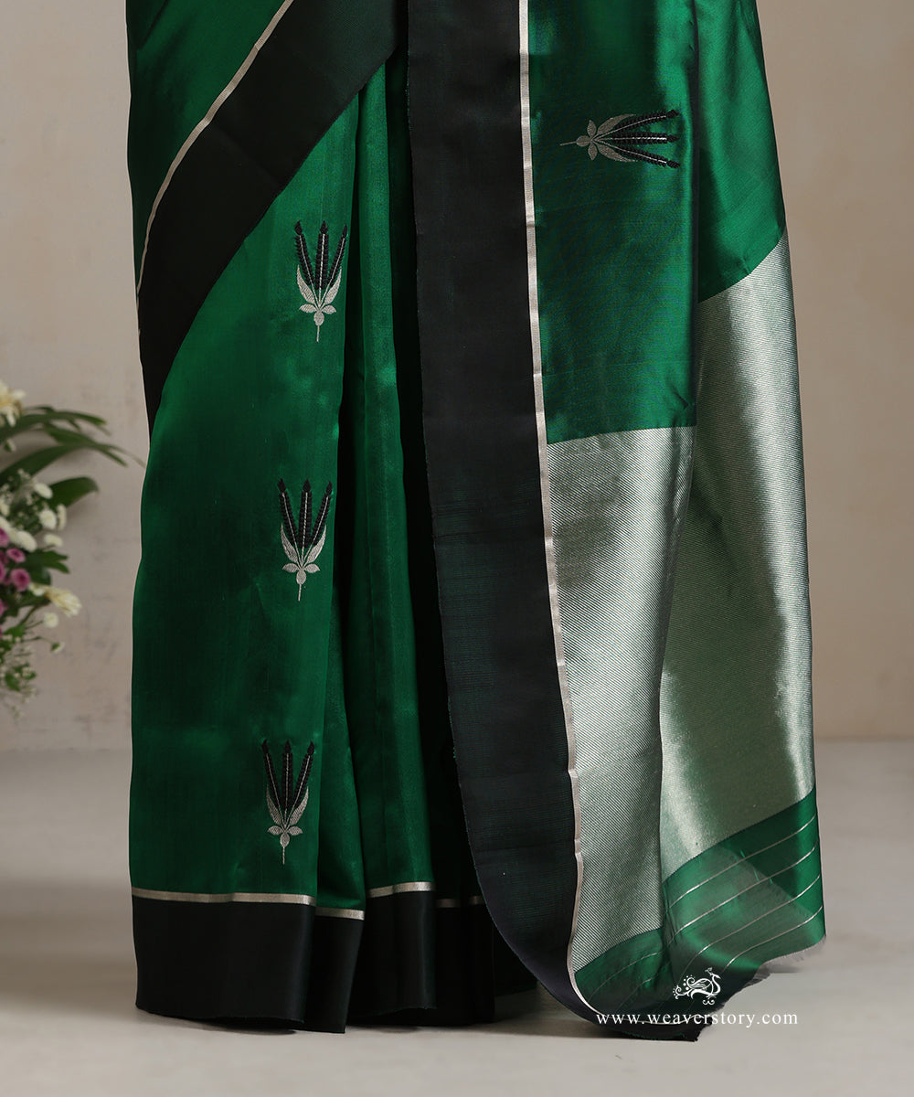 Handloom_Green_Pure_Silk_Chanderi_Saree_With_Corn_Motif_And_Black_Border_WeaverStory_04