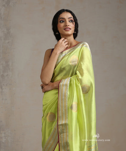 Handloom_Lemon_Green_Silk_Pure_Chanderi_Silk_Saree_With_Morpankhi_Motif_And_Pink_Selvedge_WeaverStory_01