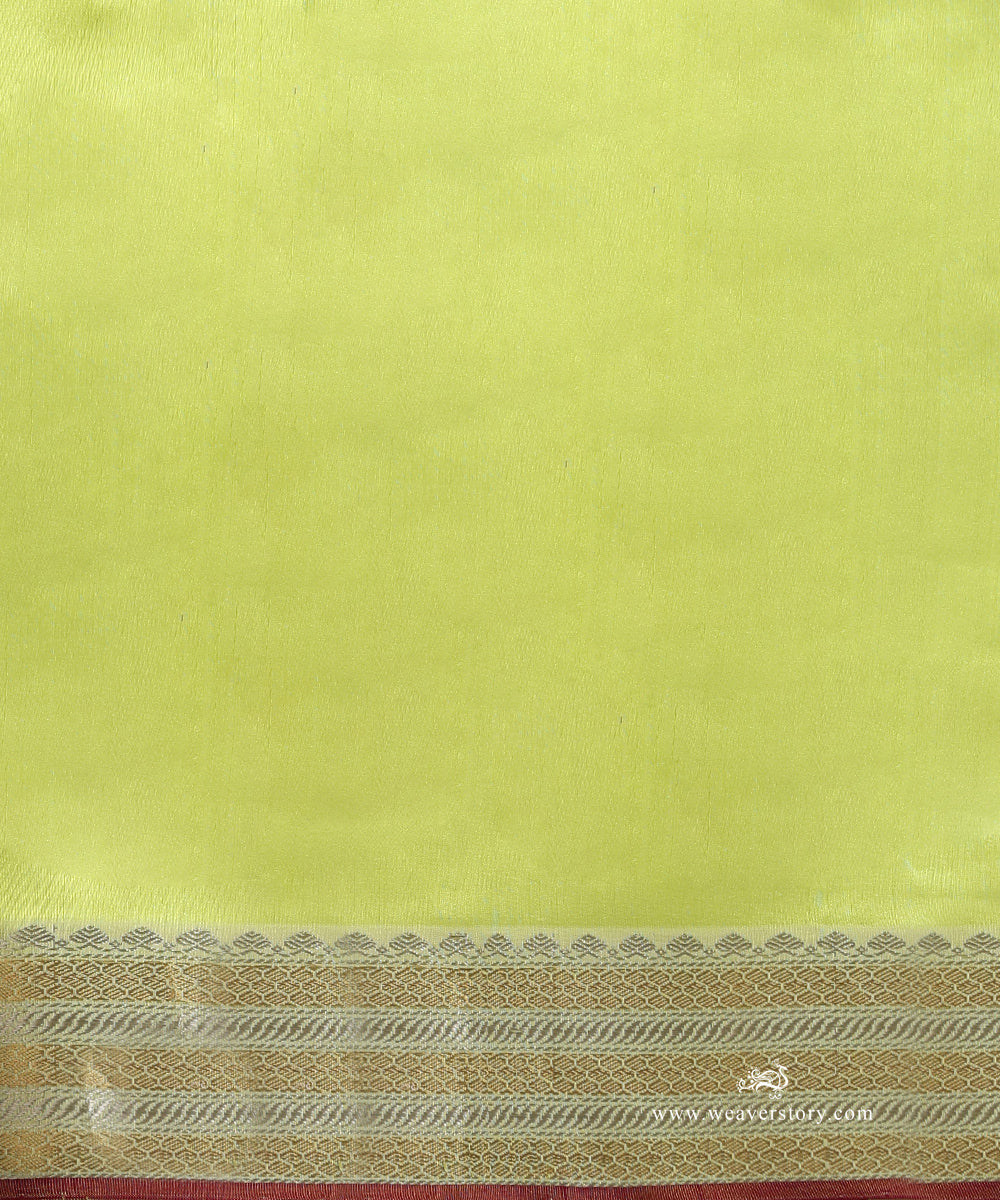 Handloom_Lemon_Green_Silk_Pure_Chanderi_Silk_Saree_With_Morpankhi_Motif_And_Pink_Selvedge_WeaverStory_05