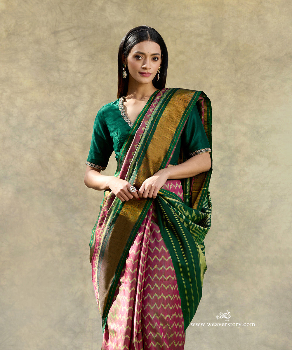 Handloom_Pink_And_Green_Pure_Raw_Silk_Ikat_Patola_Saree_And_Greeen_Pallu_With_Zigzag_Pattern_WeaverStory_02