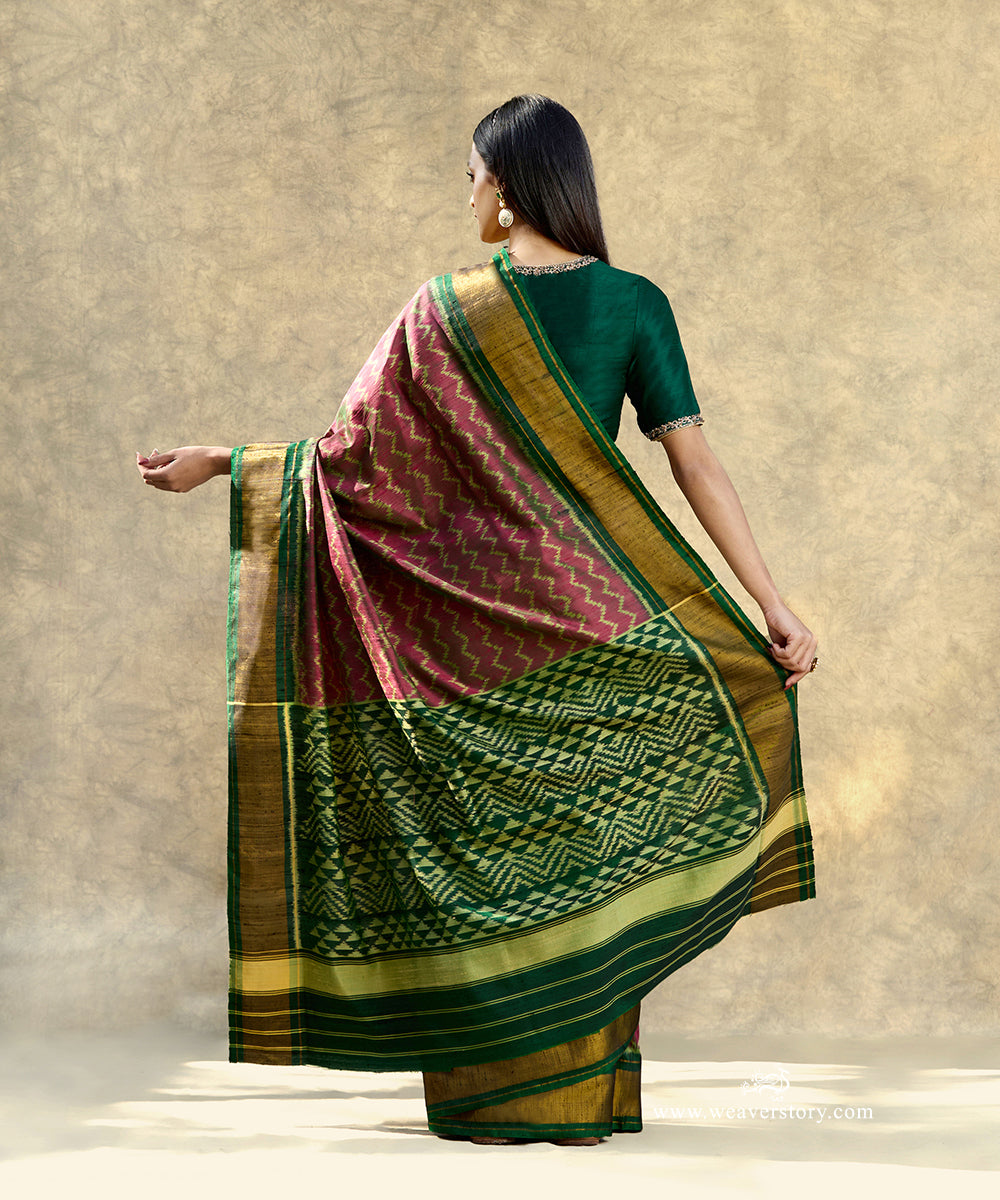 Handloom_Pink_And_Green_Pure_Raw_Silk_Ikat_Patola_Saree_And_Greeen_Pallu_With_Zigzag_Pattern_WeaverStory_03