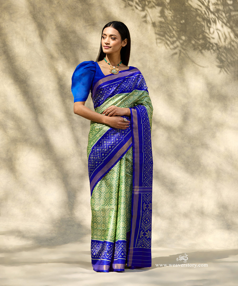 Handloom_Heena_Green_Pure_Mulberry_Silk_Ikat_Patola_Saree_With_Electric_Blue_Pallu_WeaverStory_01