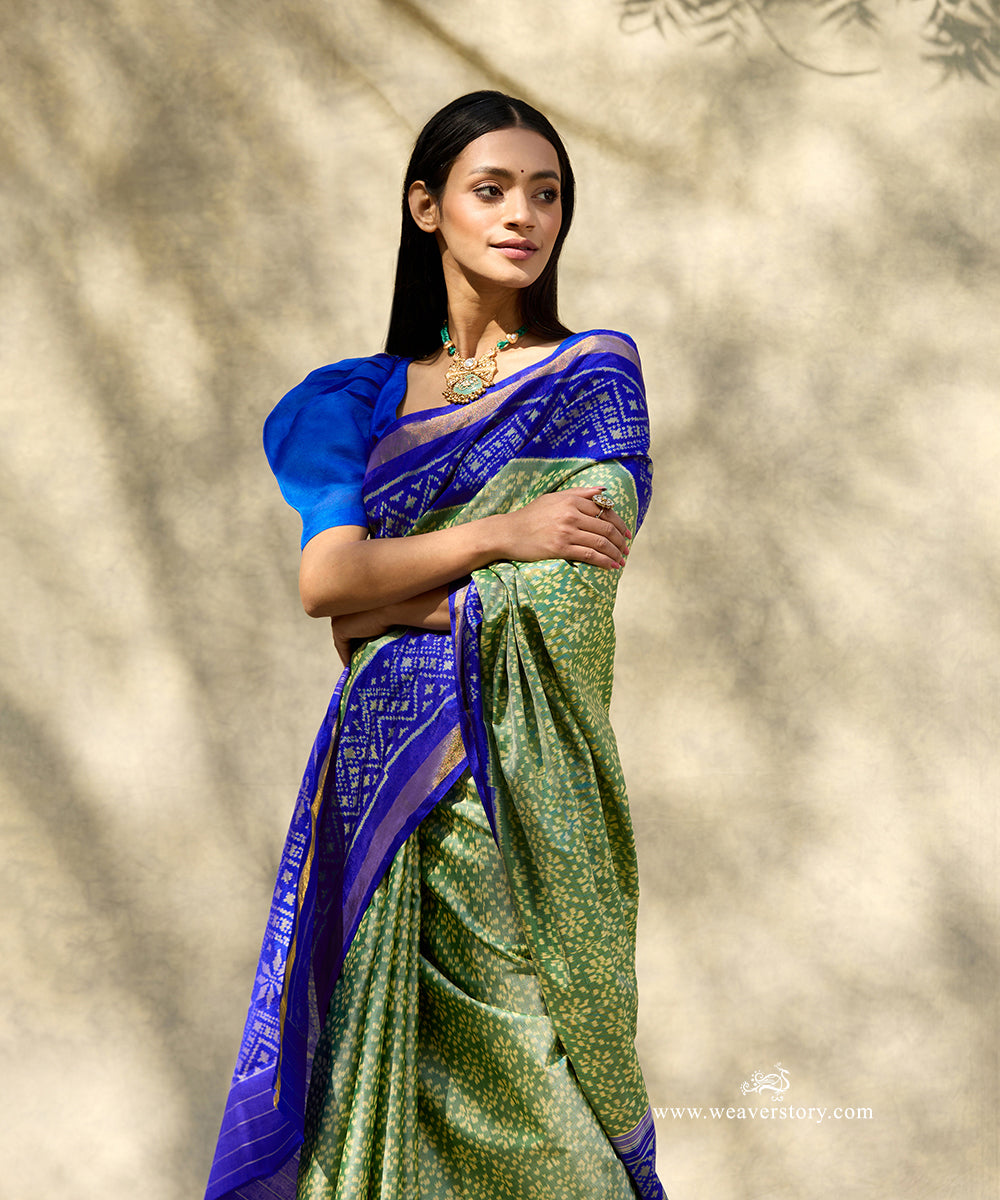 Handloom_Heena_Green_Pure_Mulberry_Silk_Ikat_Patola_Saree_With_Electric_Blue_Pallu_WeaverStory_02