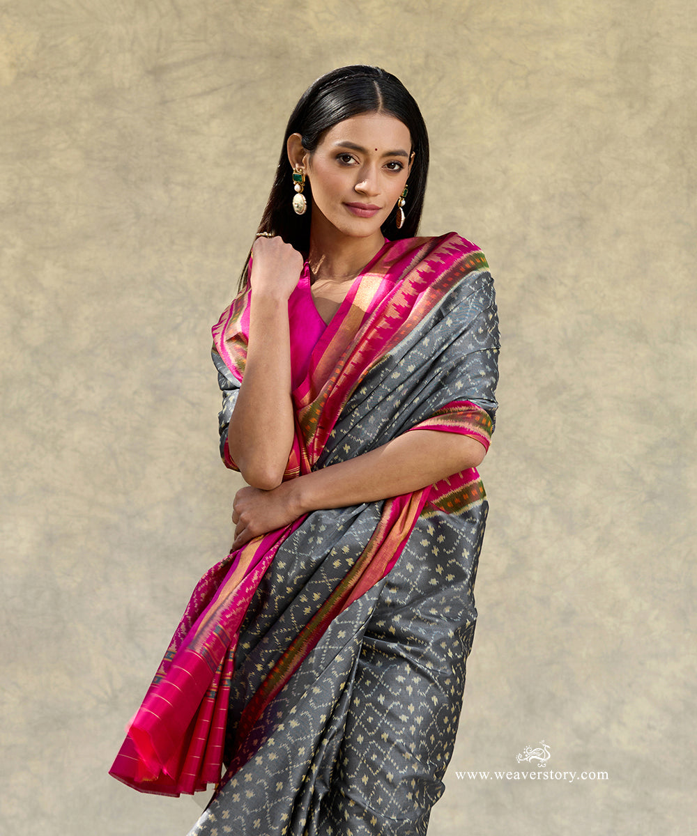 Handloom_Dark_Grey_Pure_Mulberry_Silk_Ikat_Patola_Saree_With_Pink_Border_And_Pallu_WeaverStory_02