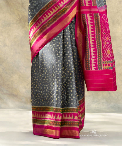 Handloom_Dark_Grey_Pure_Mulberry_Silk_Ikat_Patola_Saree_With_Pink_Border_And_Pallu_WeaverStory_04