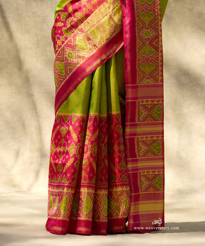 Handloom_Lemon_Green_Plain_Pure_Mulberry_Silk_Ikat_Patola_Saree_Rani_Pink_Border_Pallu_WeaverStory_04