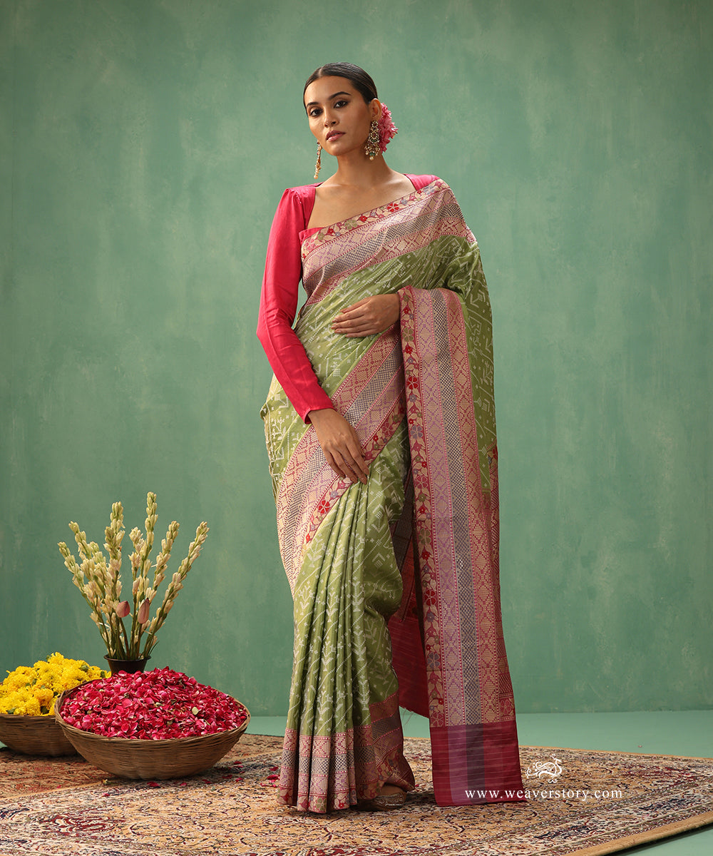 Lemon_Green_Handloom_Pure_Tissue_Silk_Banarasi_Saree_With_Ikat_Motifs_And_Meenakari_Border_WeaverStory_02