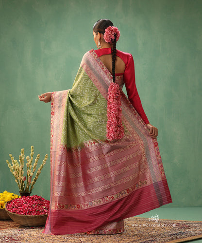 Lemon_Green_Handloom_Pure_Tissue_Silk_Banarasi_Saree_With_Ikat_Motifs_And_Meenakari_Border_WeaverStory_03