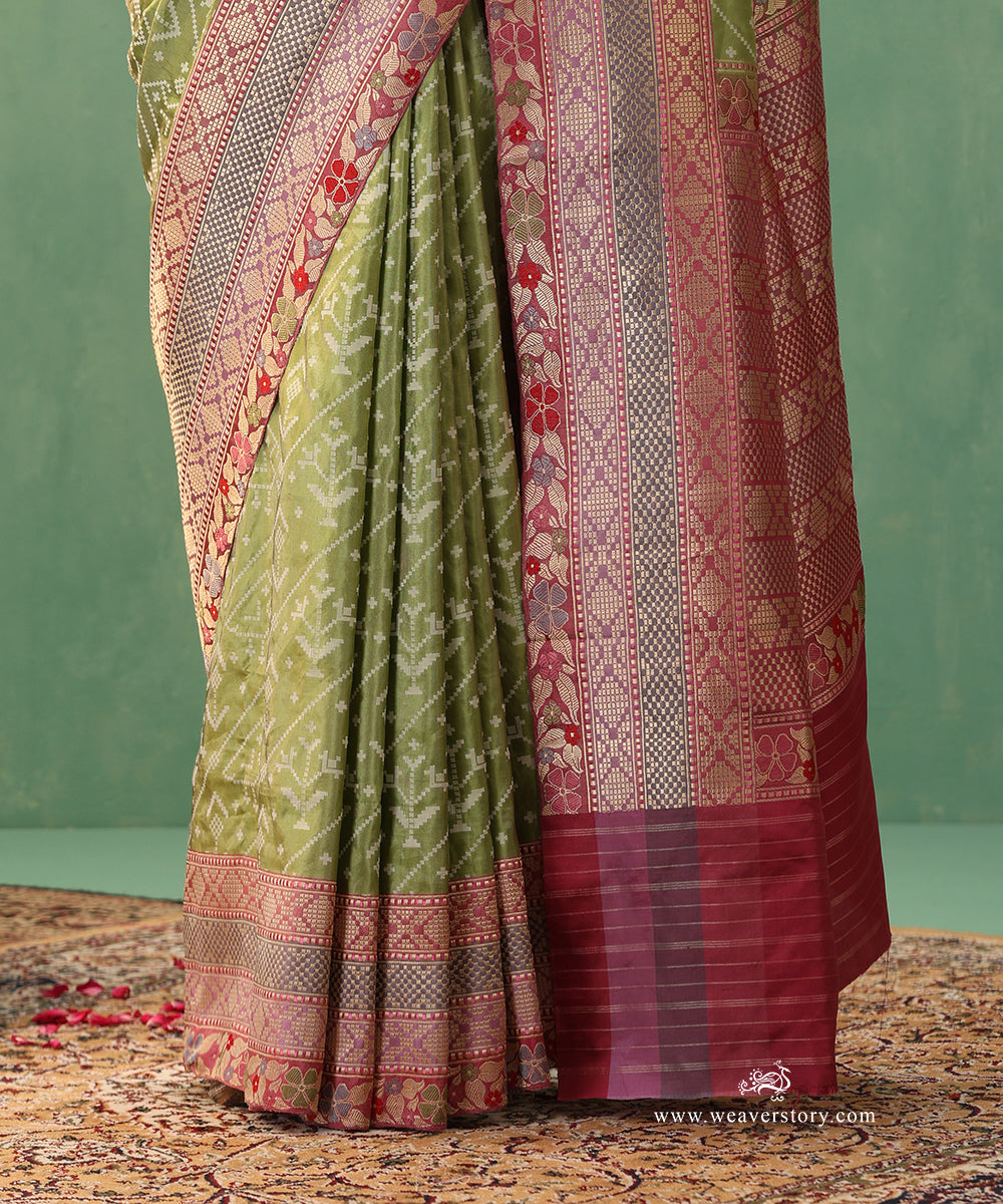 Lemon_Green_Handloom_Pure_Tissue_Silk_Banarasi_Saree_With_Ikat_Motifs_And_Meenakari_Border_WeaverStory_04