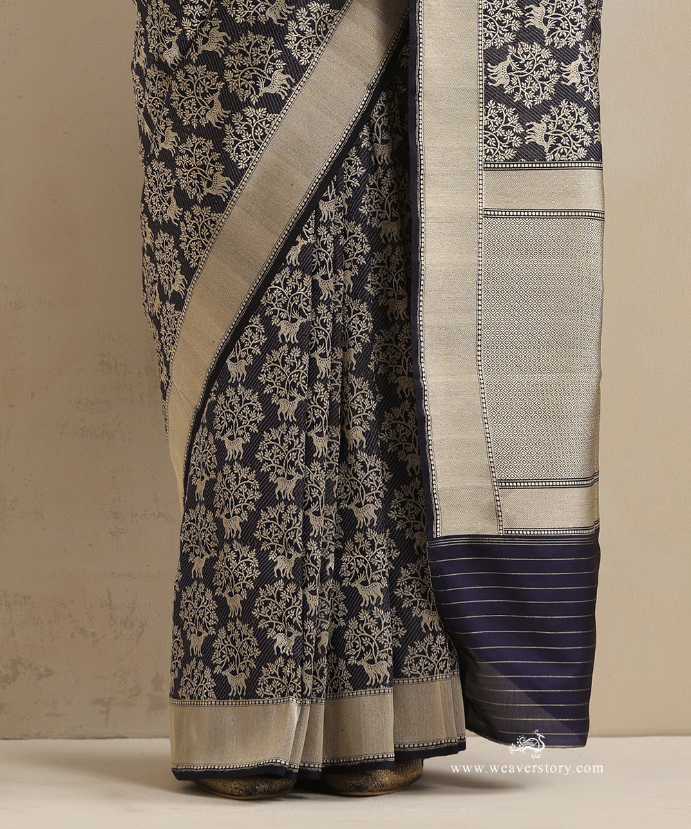 Handloom_Purple_Pure_Katan_Silk_Kimkhab_Shikargah_Banarasi_Saree_With_Deer_Motifs_WeaverStory_04