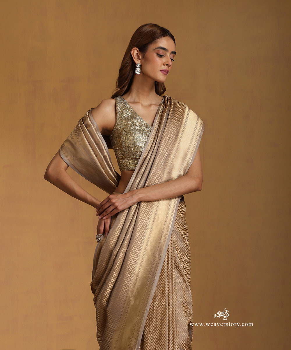 Gold_Handloom_Pure_Katan_Silk_Zari_Tanchoi_Banarasi_Saree_With_Small_Paisley_WeaverStory_02