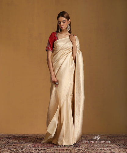 Handloom_Ivory_Pure_Katan_Silk_Zari_Tanchoi_Banarasi_Saree_With_Small_Paisley_WeaverStory_01