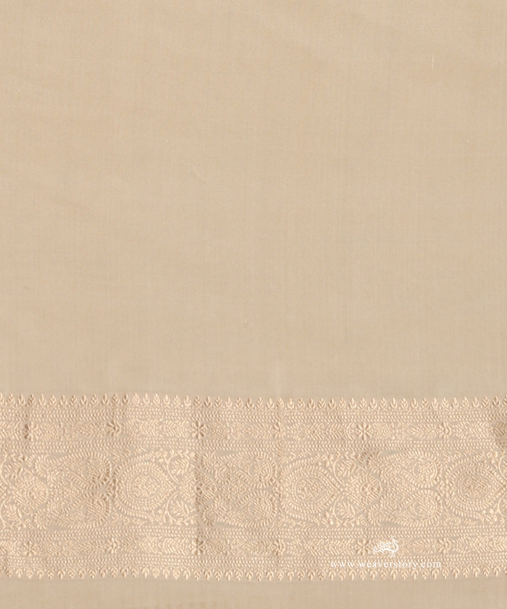 Handloom_Ivory_Pure_Katan_Silk_Zari_Tanchoi_Banarasi_Saree_With_Small_Paisley_WeaverStory_05