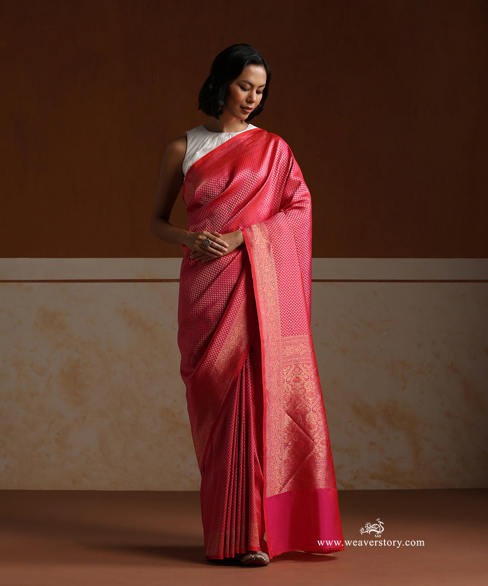 Peach_Pink_Handloom_Pure_Katan_Silk_Zari_Tanchoi_Banarasi_Saree_With_Small_Paisley_WeaverStory_01