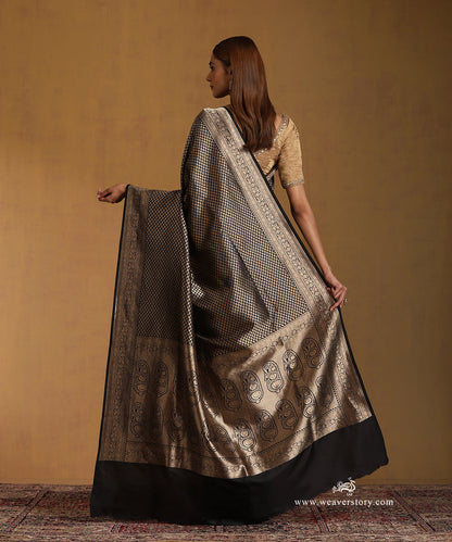 Handloom_Black_Pure_Katan_Silk_Zari_Tanchoi_Saree_With_Small_Leaves_WeaverStory_03