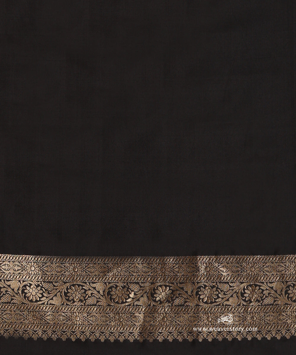 Handloom_Black_Pure_Katan_Silk_Zari_Tanchoi_Saree_With_Small_Leaves_WeaverStory_05