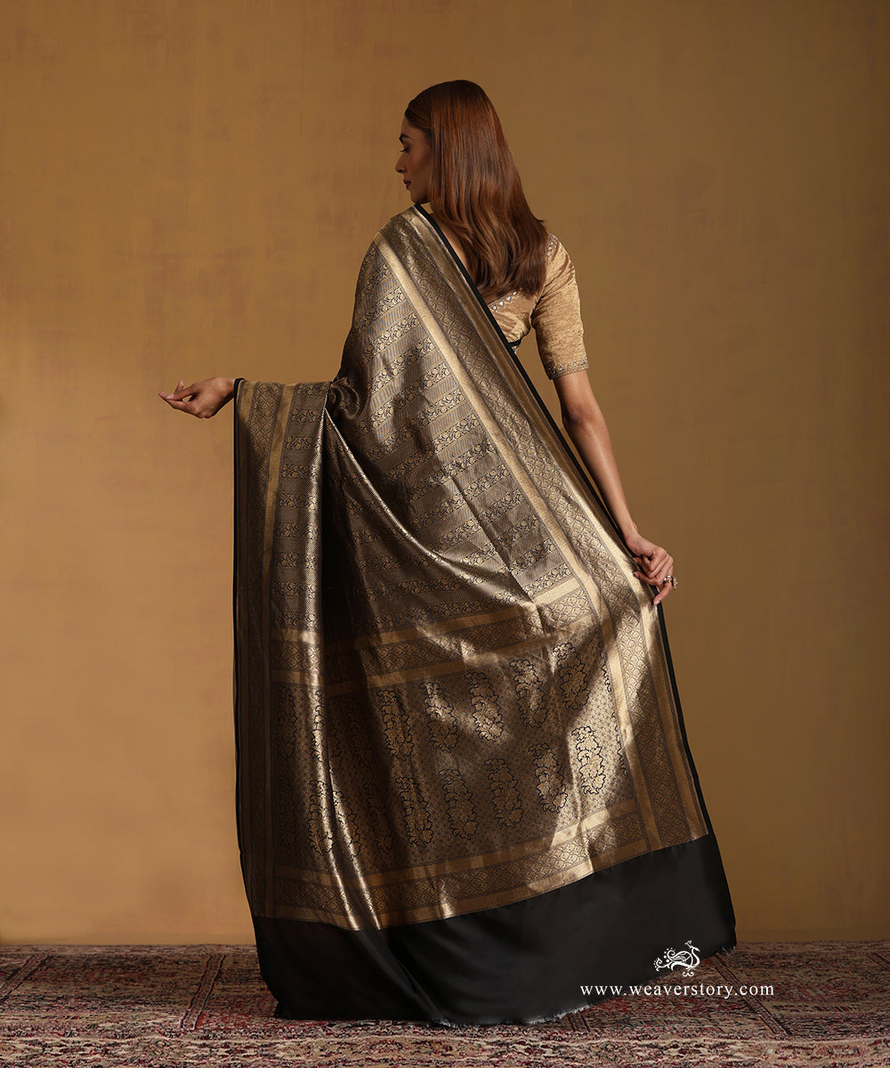 Handloom_Black_Pure_Katan_Silk_Zari_Tanchoi_Banarasi_Saree_With_Diagonal_Bel_WeaverStory_03