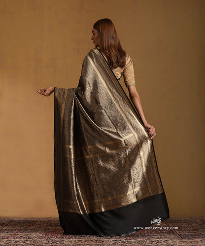 Handloom_Black_Pure_Katan_Silk_Zari_Tanchoi_Banarasi_Saree_With_Diagonal_Bel_WeaverStory_03