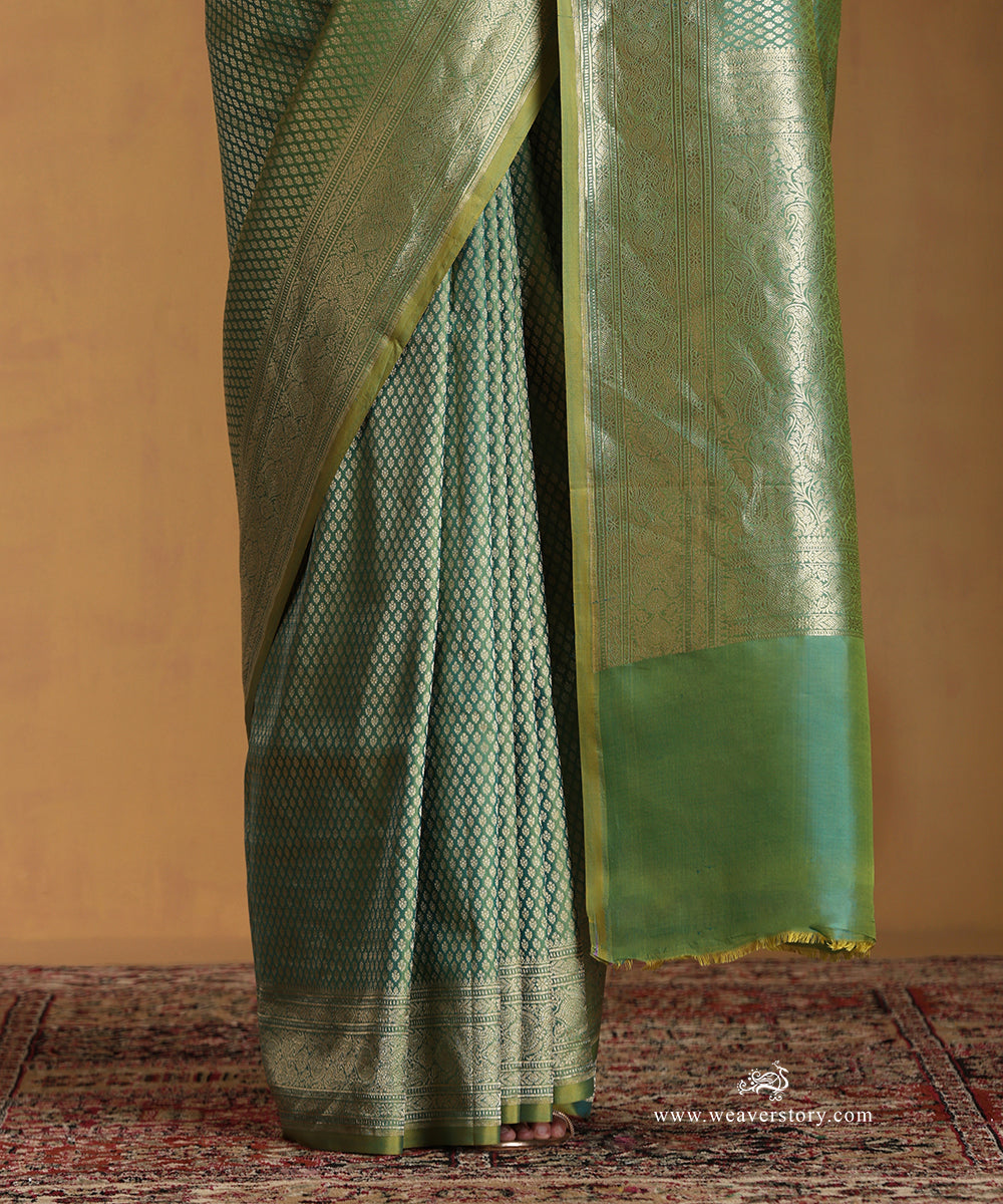 Handloom_Parrot_Green_Pure_Katan_Silk_Zari_Tanchoi_Banarasi_Saree_With_Small_Flowers_WeaverStory_04