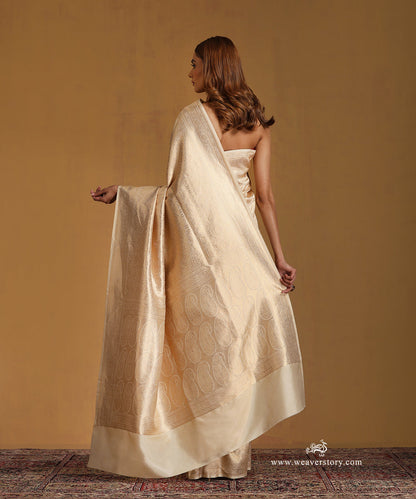 Handloom_Ivory_Pure_Katan_Silk_Zari_Tanchoi_Banarasi_Saree_With_Gold_Jaal_WeaverStory_03