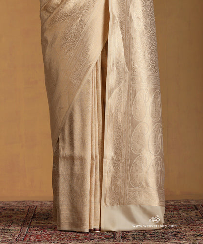 Handloom_Ivory_Pure_Katan_Silk_Zari_Tanchoi_Banarasi_Saree_With_Gold_Jaal_WeaverStory_04