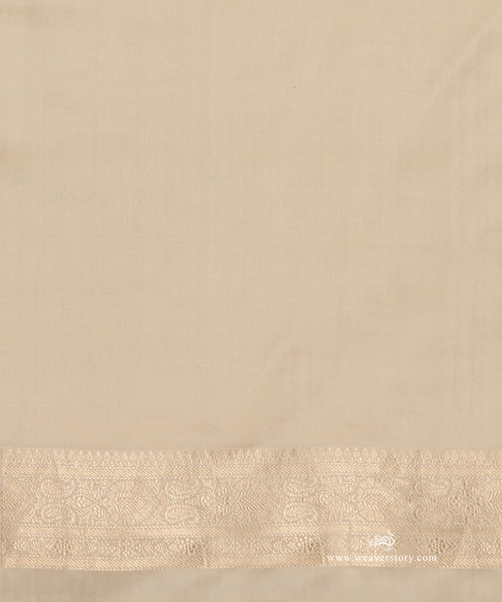 Handloom_Ivory_Pure_Katan_Silk_Zari_Tanchoi_Banarasi_Saree_With_Gold_Jaal_WeaverStory_05