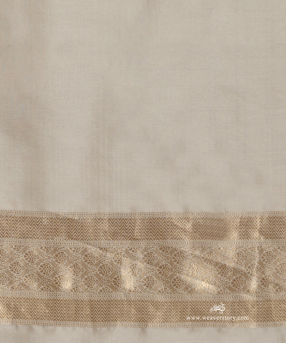 Grey_Handlom_Pure_Katan_Silk_Zari_Tanchoi_Banarasi_Saree_With_Gold_Jaal_WeaverStory_05