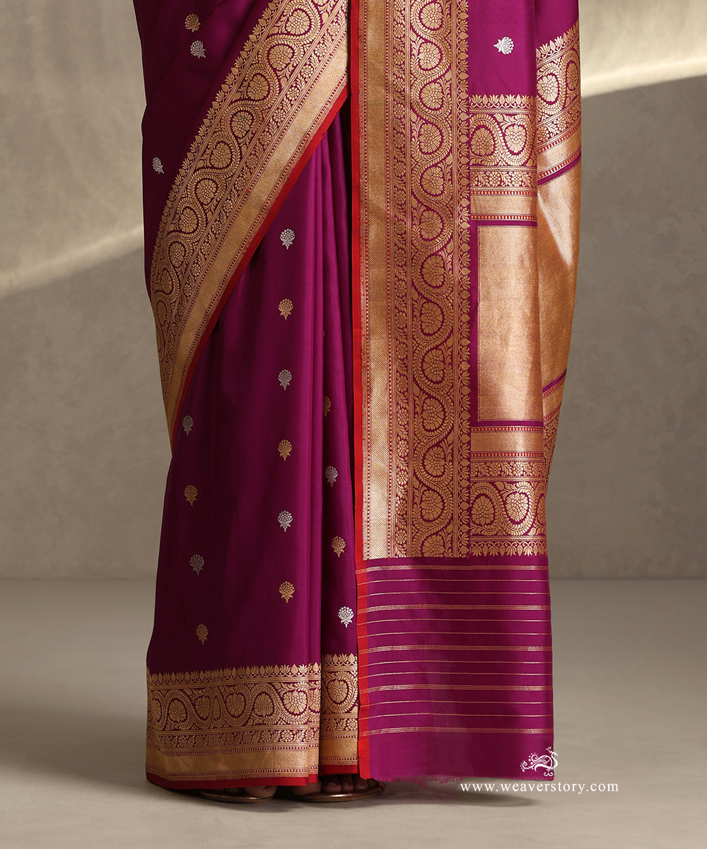 Purple_Handloom_Pure_Katan_Silk_Banarasi_Saree_With_Gold_And_Silver_Kadhwa_Boota_With_Pink_Selvedge_WeaverStory_04