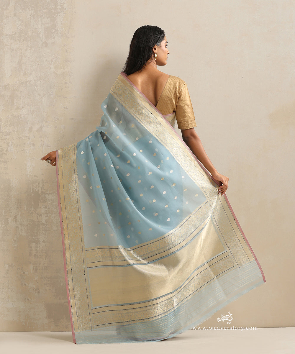 Ice_Blue_Handloom_Pure_Kora_Silk_Banarasi_Saree_With_Gold_And_Silver_Kadhwa_Boota_With_Baby_Pink_Selvedge_WeaverStory_03