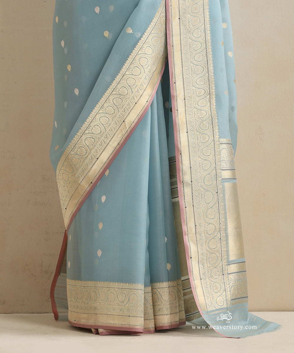 Ice_Blue_Handloom_Pure_Kora_Silk_Banarasi_Saree_With_Gold_And_Silver_Kadhwa_Boota_With_Baby_Pink_Selvedge_WeaverStory_04