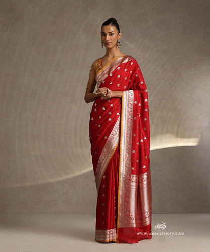 Handloom_Red_Pure_Katan_Silk_Banarasi_Saree_With_Gold_And_Silver_Kadhwa_Boota_And_Red_Selvedge_WeaverStory_02