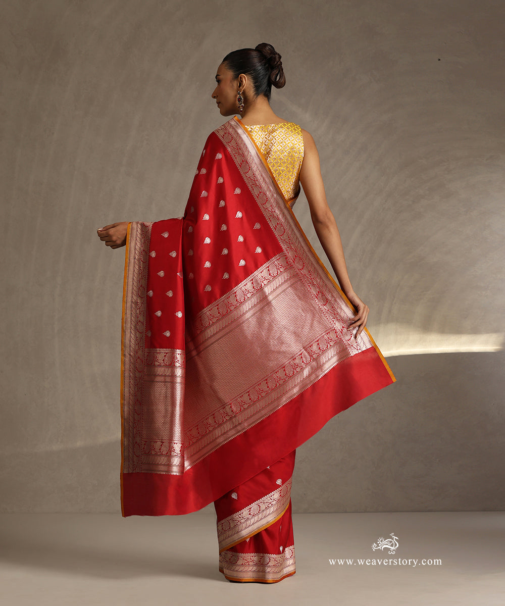 Handloom_Red_Pure_Katan_Silk_Banarasi_Saree_With_Gold_And_Silver_Kadhwa_Boota_And_Red_Selvedge_WeaverStory_03